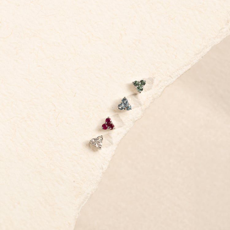 Zlatá piercing náušnica s bielymi topásmi Rossi 138313