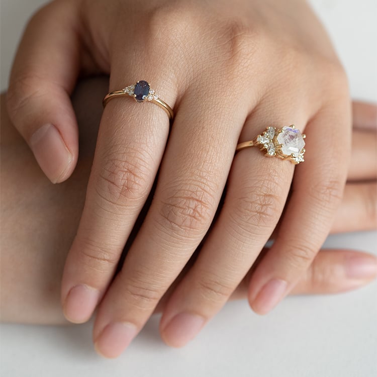 Jedinečný prsteň s mesačným kameňom a moissanitmi Carlie 124168