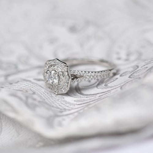 Extravagantný halo zásnubný prsteň s lab-grown diamantmi Giannes
