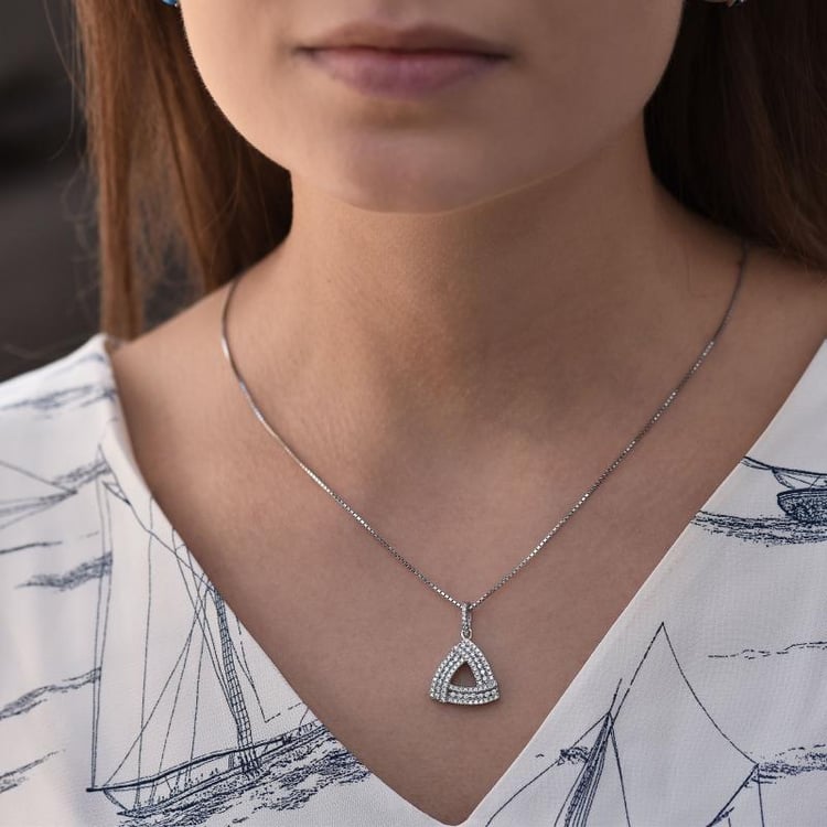 Strieborný triangle prívesok 35724