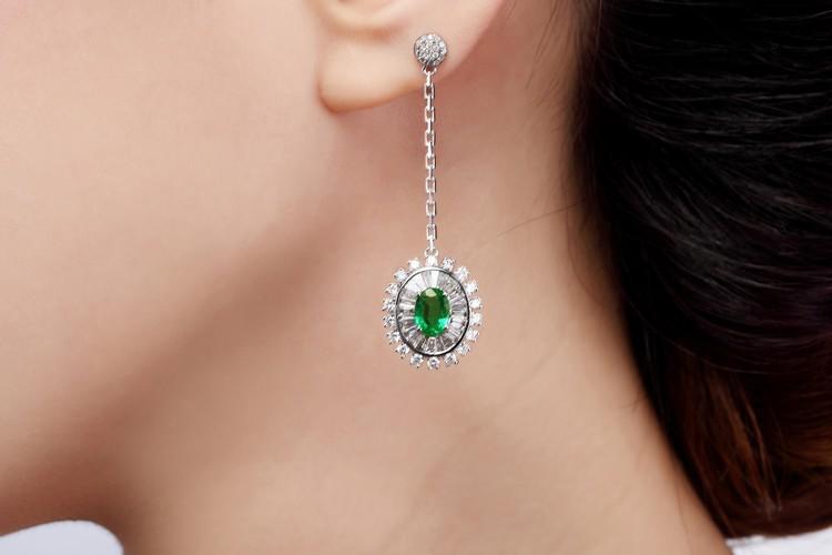 Náušnice z bieleho zlata sa smaragdmi 4741