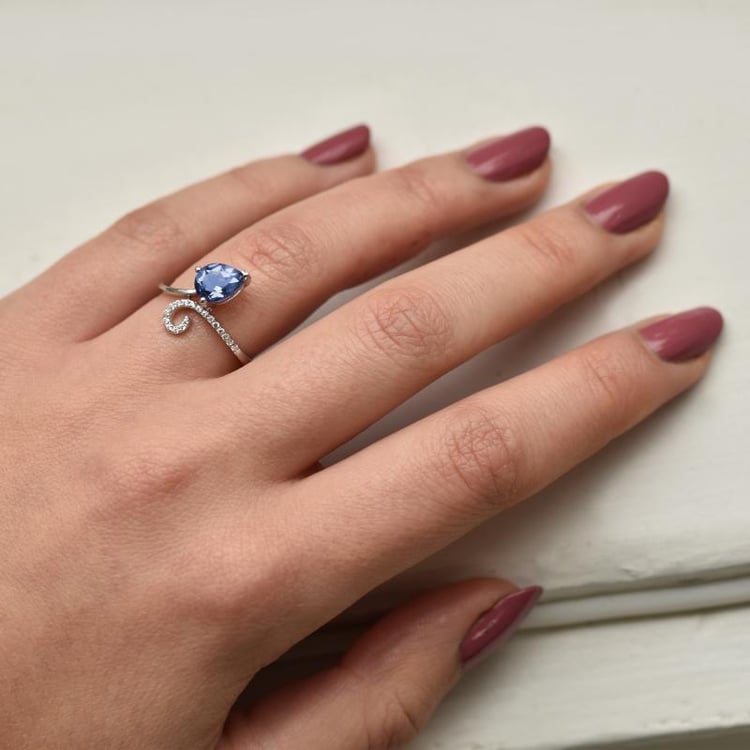 Zlatý prsteň s tanzanitom 12710