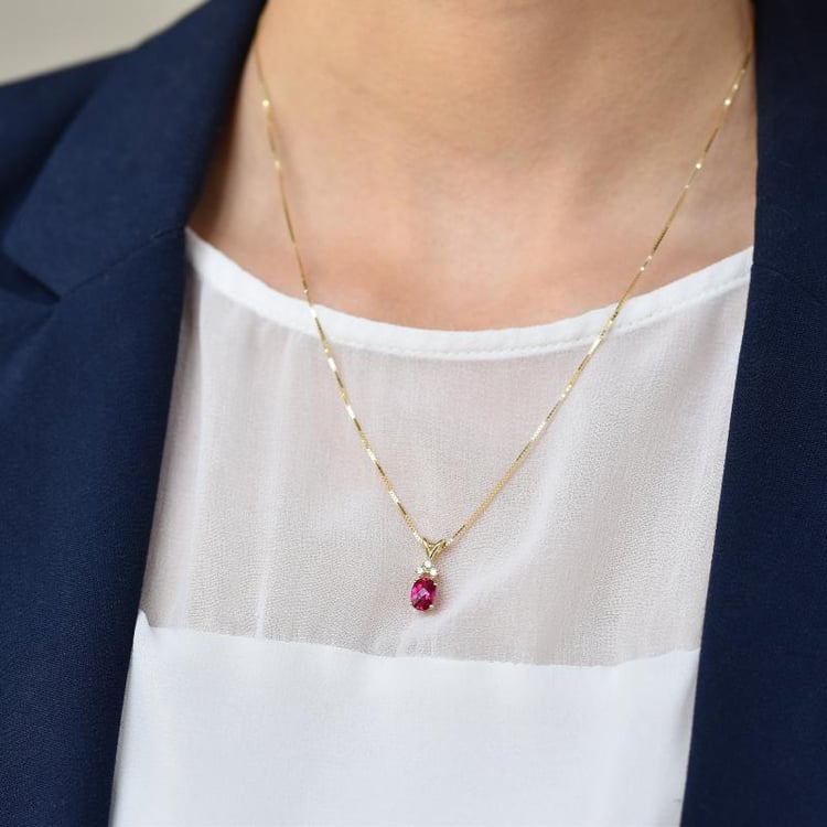 Prívesok s rubínom 23221