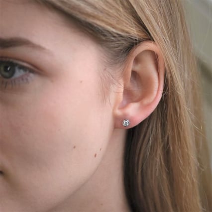 Náušnice s výberom karátovej váhy lab-grown diamantov Meix