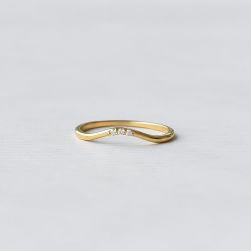 Minimalistický vykrojený prsteň s tremi diamantmi Moore