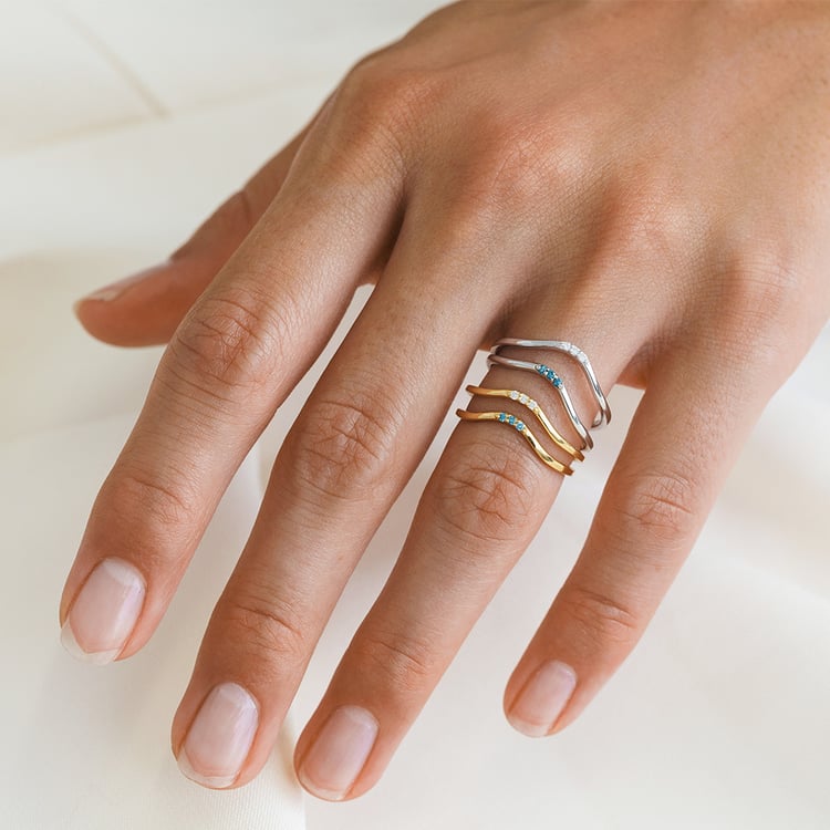 Strieborný prsteň s tromi modrými diamantmi 157766