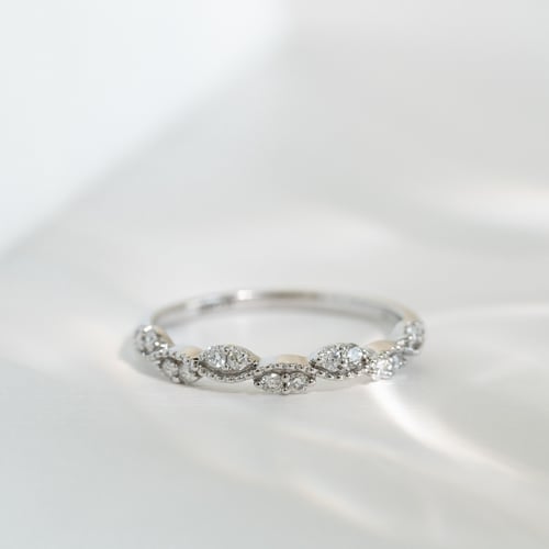 Nežný eternity prsteň s diamantmi Izabelle