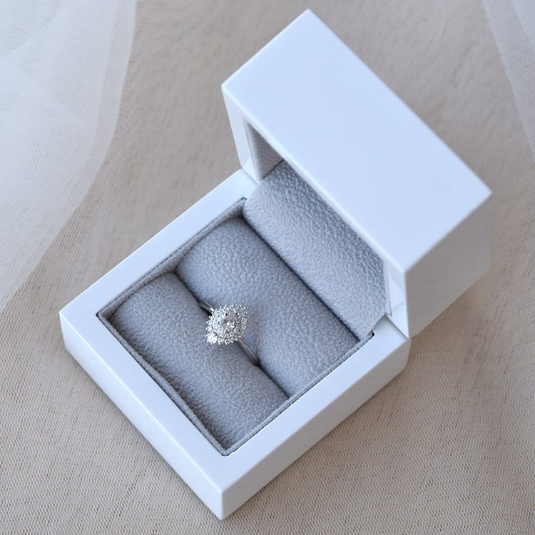 Moissanitový zlatý prsteň 66777