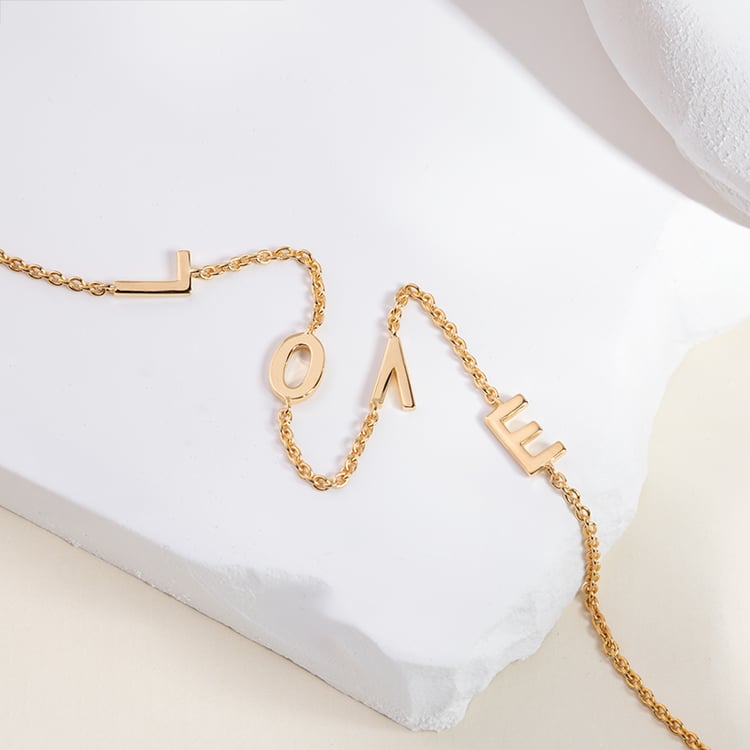 Strieborný náhrdelník s 4 písmenami vašej voľby Lupe 149680