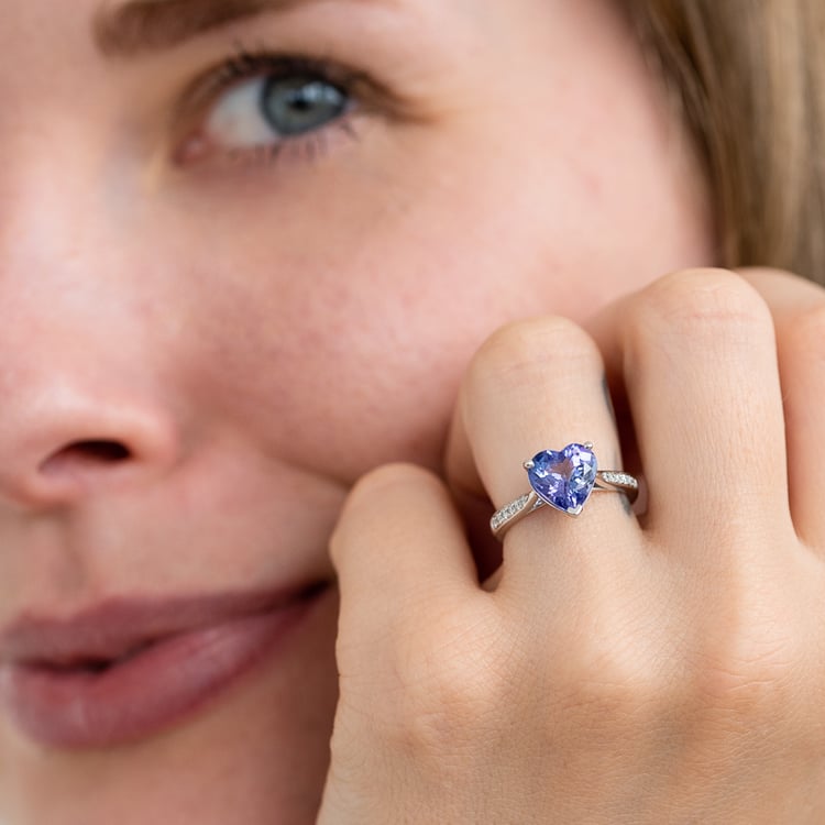 Zásnubný prsteň s tanzanitom a diamantmi Helias 124099