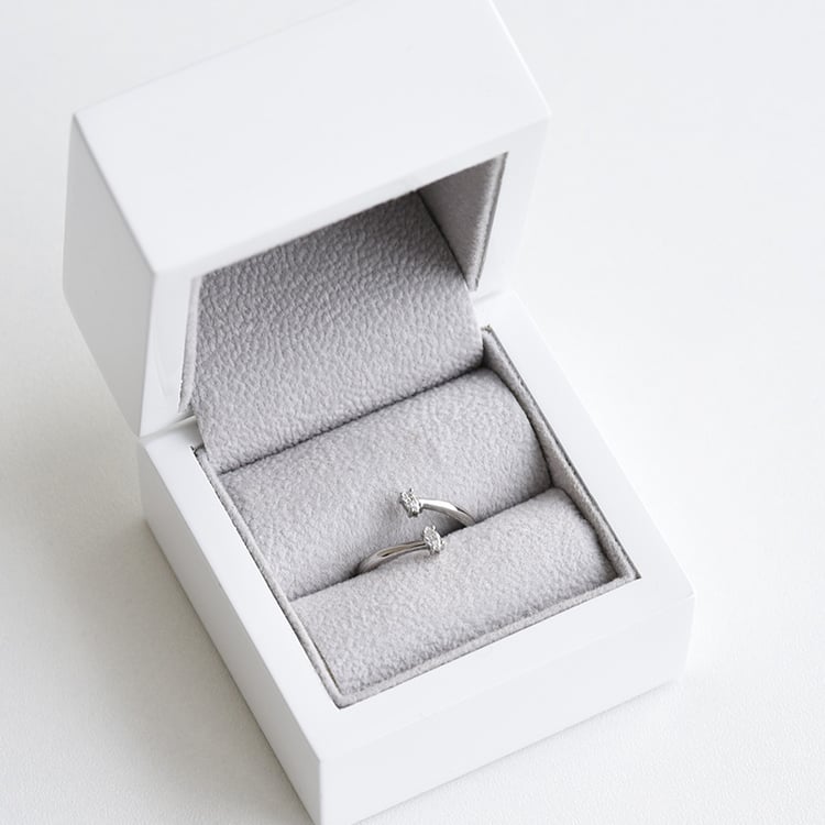 Prsteň s diamantmi zo zlata 84402