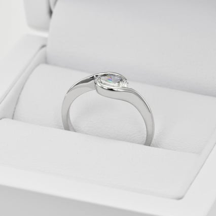 Zásnubný prsteň s 0.35ct oval diamantom Joella