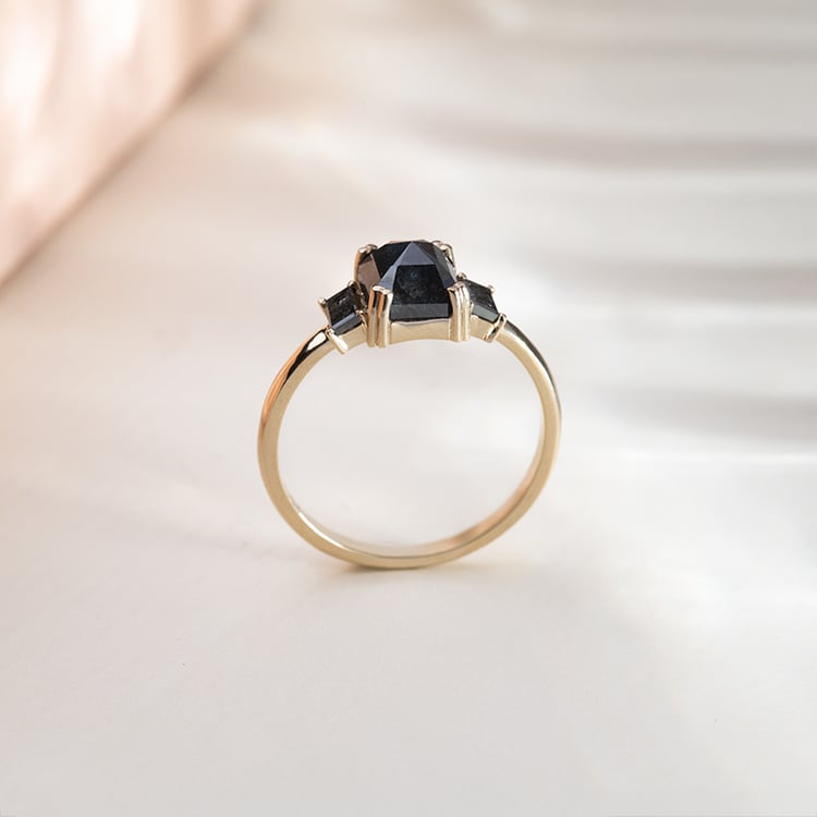 Zlatý prsteň s asscher a baguette salt and pepper diamantmi Serdar 152007