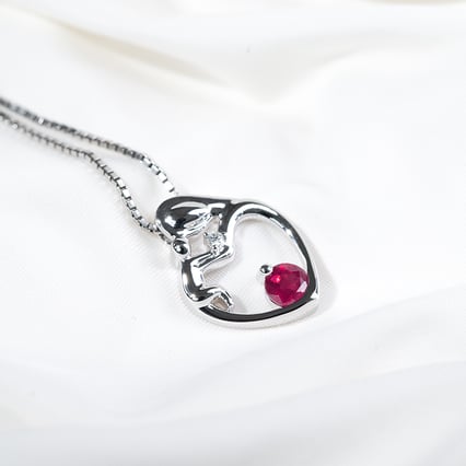 Prívesok matka a dieťa s rubínom a diamantom Heli