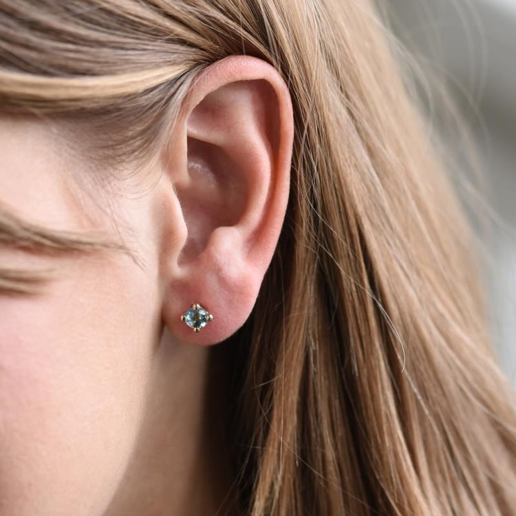 Zlaté napichovacie náušnice s akvamarínmi 51373