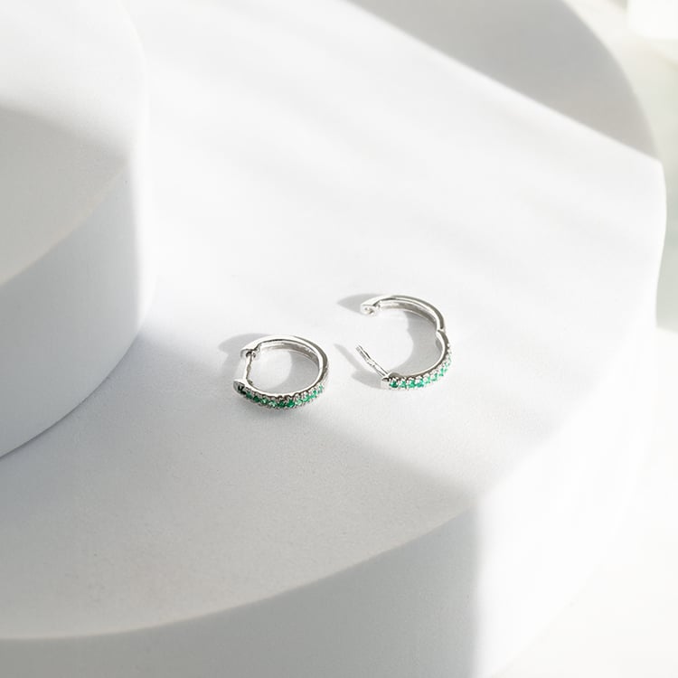 Kruhové náušnice so smaragdmi Carolin 145648