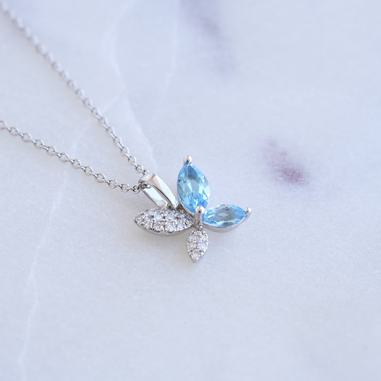 Romantický prívesok s topásmi a diamantmi 87204