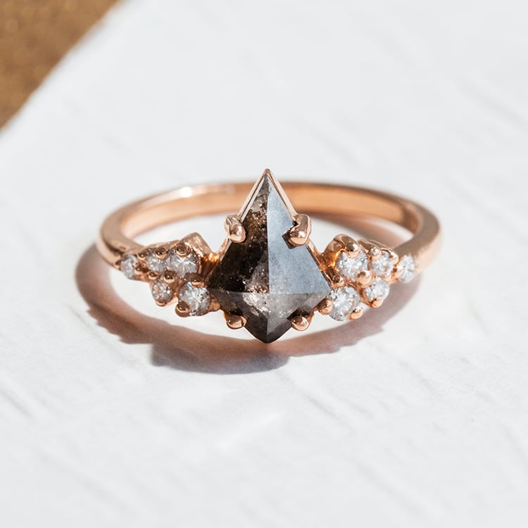 Prsteň s kite salt and pepper diamantom Lester 109200