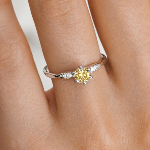 Zásnubný prsteň zo zlata s 0.36ct IGI certifikovaným lab-grown diamantom Mileva