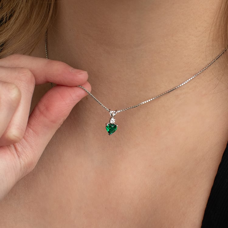 Smaragdový prívesok zo zlata s diamantom Demelda 135516