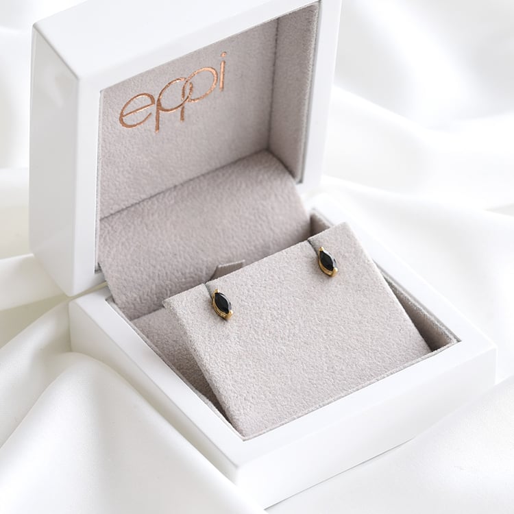 Minimalistické strieborné náušnice s čiernymi spinelmi Sistine 117944