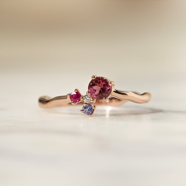 Strieborný cluster prsteň s turmalínom, tanzanitom, rubínom a diamantom Roche 138423