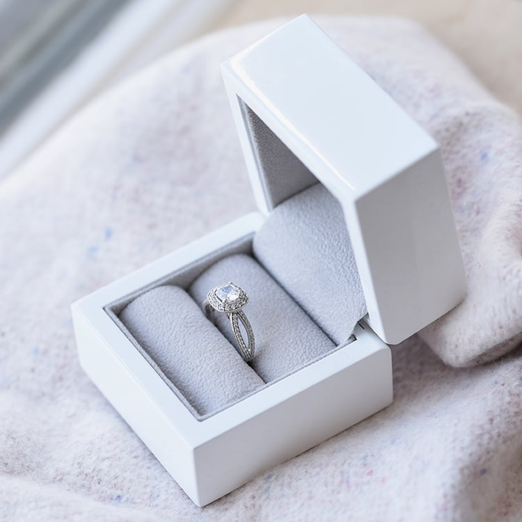 Diamantový zásnubný prsteň 60913