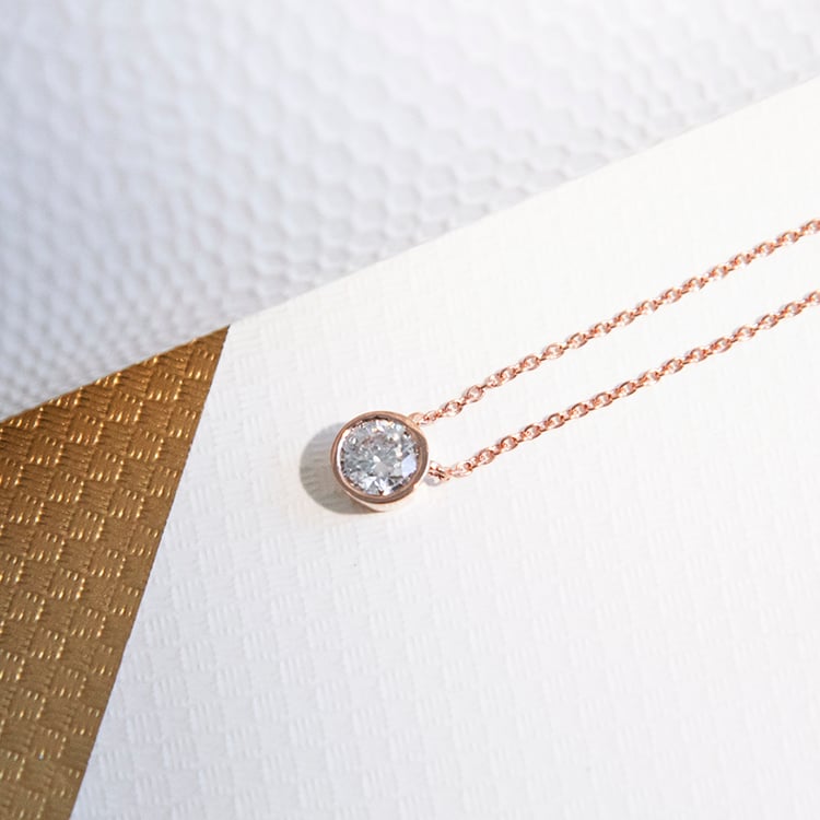 Bezel náhrdelník so žiarivým moissanitom Hadley 110582