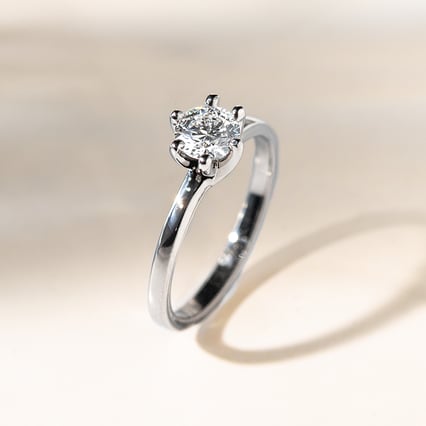 Strieborný zásnubný prsteň s moissanitom Rabby