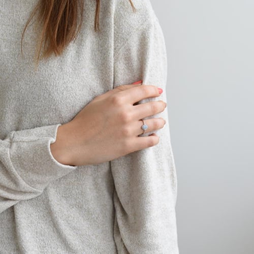 Zlatý minimalistický prsten s oválnym opálom Emiliana