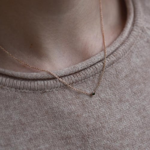 Minimalistický náhrdelník so zeleným diamantom Vieny
