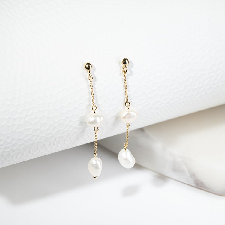 Strieborné visiace náušnice s perlami Pouly 131939