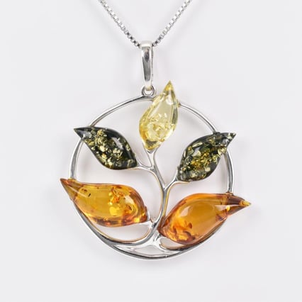 Jantárový prívesok zo striebra Emery